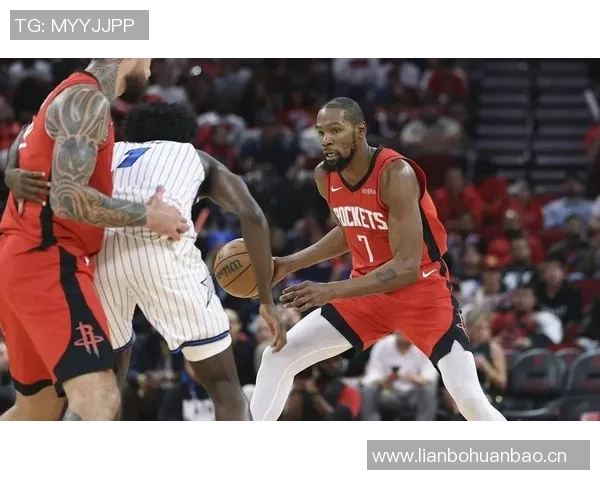 杜兰特第三节回暖单节4中4，独砍11分带队咬住比分